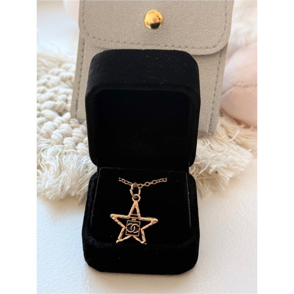 ✨ Vintage ONLY 1! CHANEL Star Upcycled Necklace: BOGO Sale! ✨black - Picture 3 of 5
